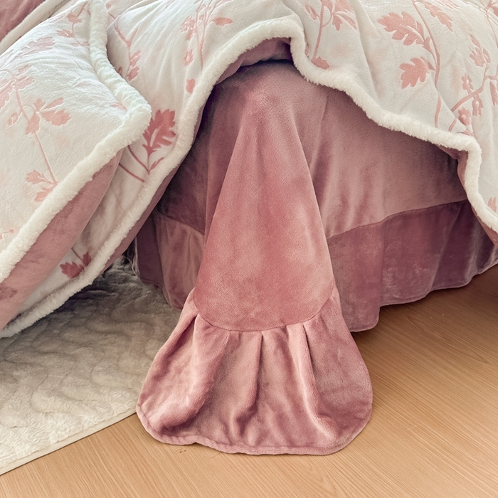 91家纺网 家纺一手货源 找家纺 亿品家纺 2025新款八斤立体雕花牛奶绒四件套 好梦秋天【粉】