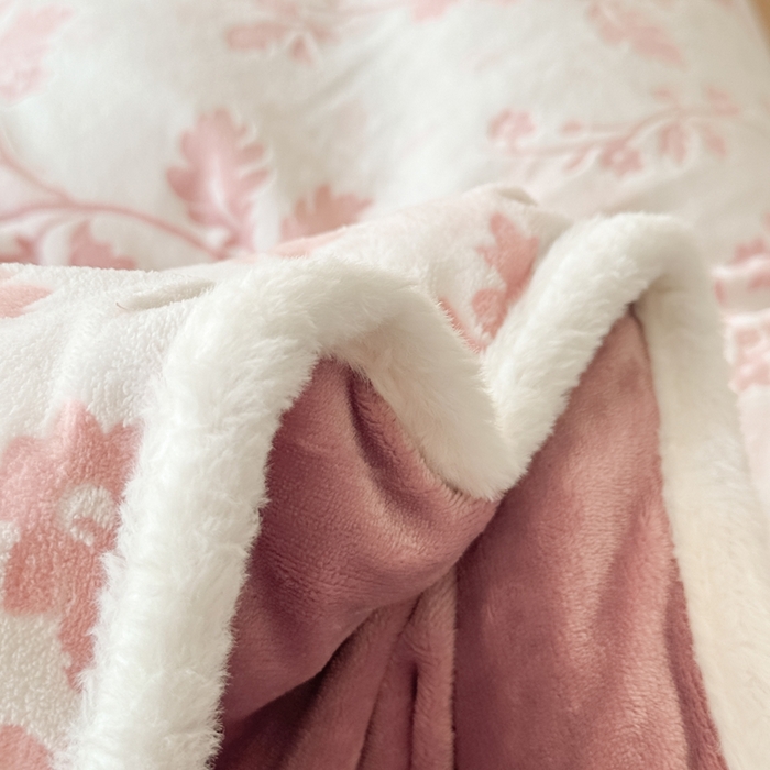 91家纺网 家纺一手货源 找家纺 亿品家纺 2025新款八斤立体雕花牛奶绒四件套 好梦秋天【粉】