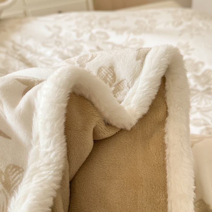 91家纺网 家纺一手货源 找家纺 亿品家纺 2025新款八斤立体雕花牛奶绒四件套 花季【浅咖】