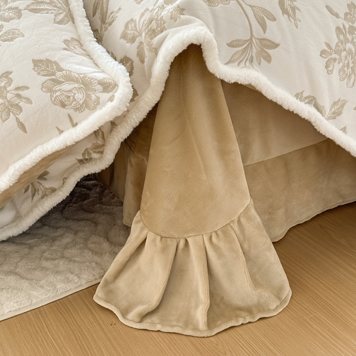 91家纺网 家纺一手货源 找家纺 亿品家纺 2025新款八斤立体雕花牛奶绒四件套 花季【浅咖】