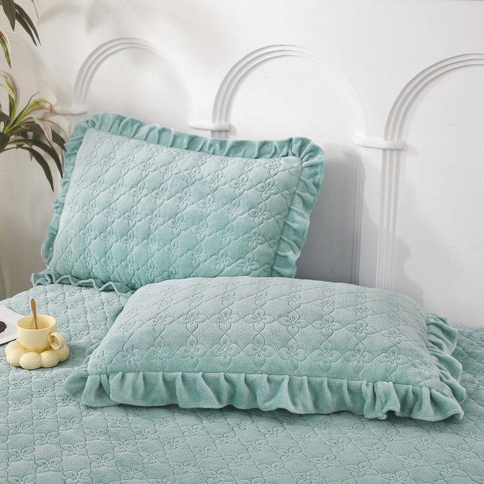 91家纺网 家纺一手货源 找家纺 苏木年华 2025新款牛奶绒床盖荷叶边四件套-花颜 花颜-春湖绿