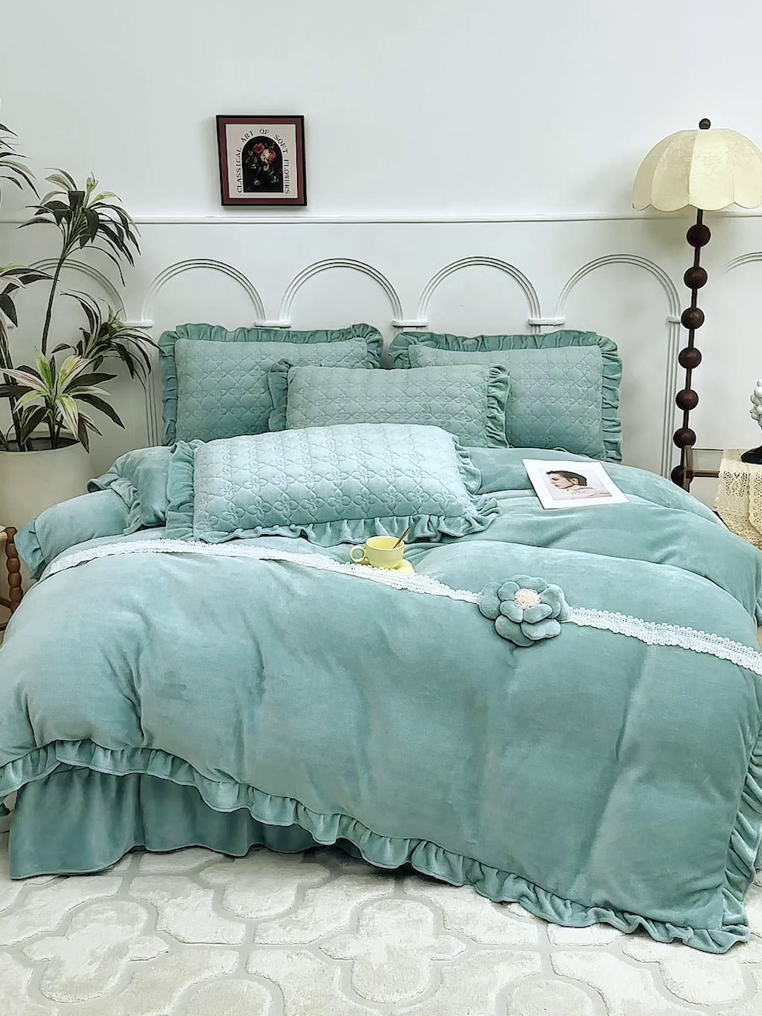 91家纺网 家纺一手货源 找家纺 苏木年华 2025新款牛奶绒床盖荷叶边四件套-花颜 花颜-春湖绿