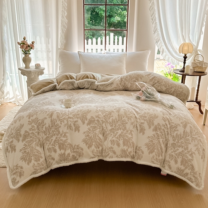 91家纺网 家纺一手货源 找家纺 亿品家纺 2025新款八斤立体雕花牛奶绒四件套 乐枝【米灰】