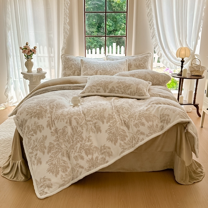 91家纺网 家纺一手货源 找家纺 亿品家纺 2025新款八斤立体雕花牛奶绒四件套 乐枝【米灰】