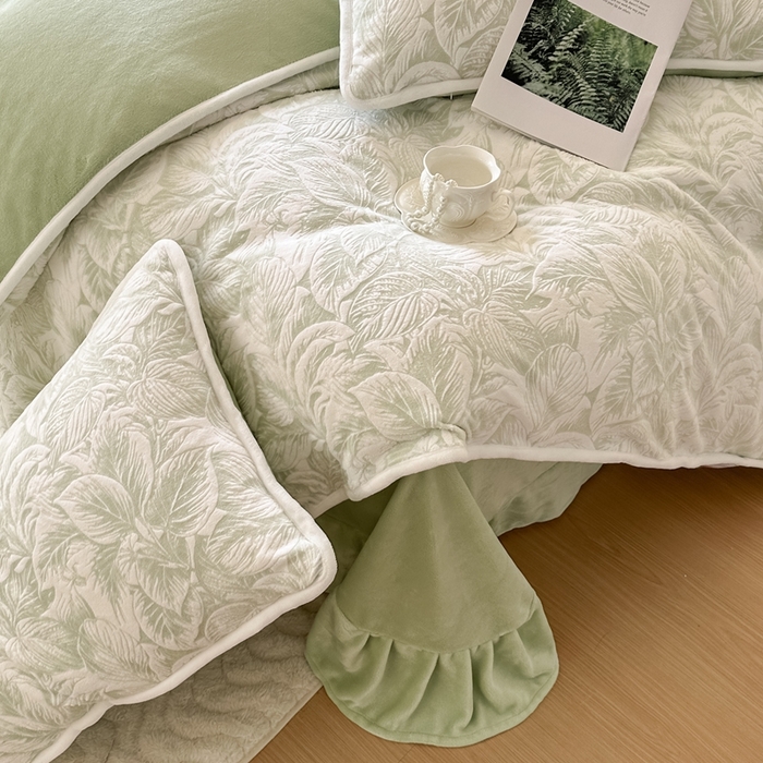 91家纺网 家纺一手货源 找家纺 亿品家纺 2025新款八斤立体雕花牛奶绒四件套 暮云春叶【绿】