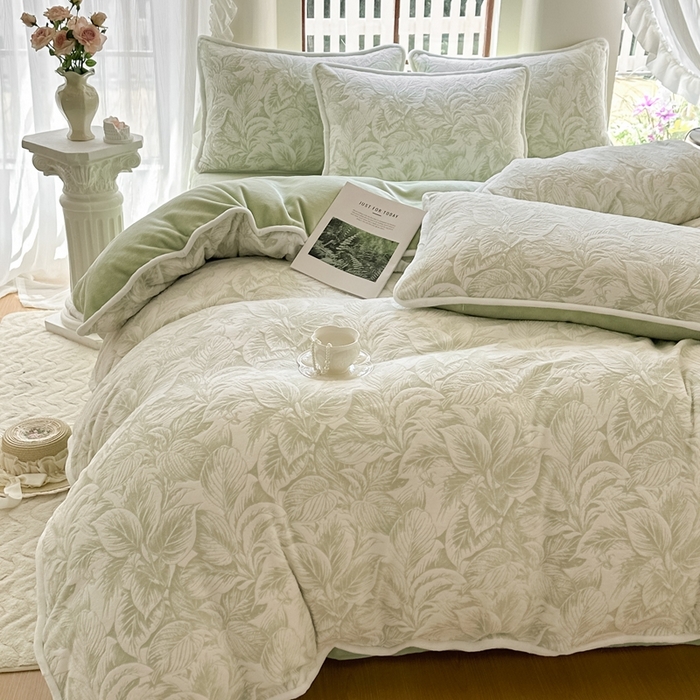 91家纺网 家纺一手货源 找家纺 亿品家纺 2025新款八斤立体雕花牛奶绒四件套 暮云春叶【绿】