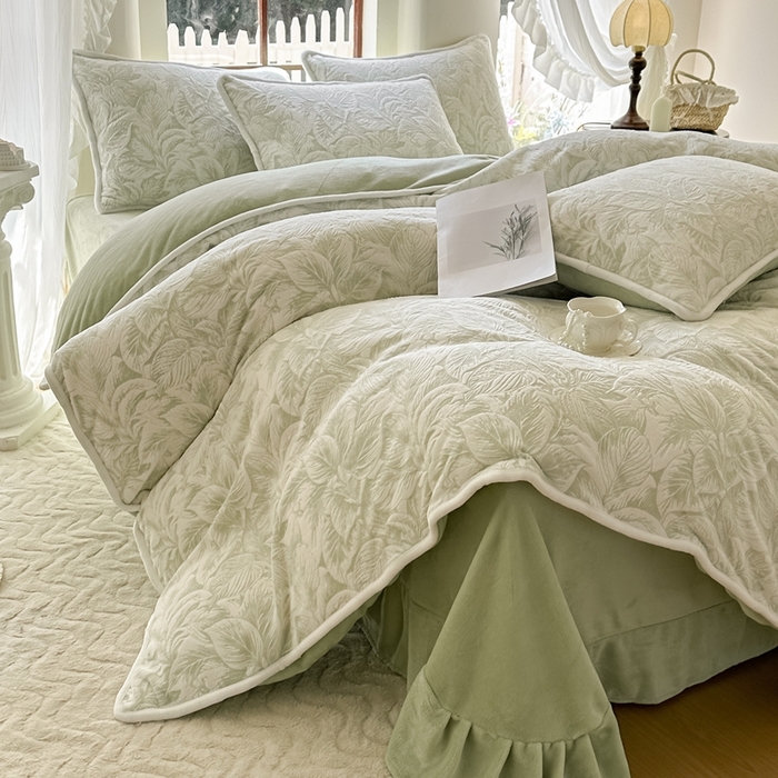 91家纺网 家纺一手货源 找家纺 亿品家纺 2025新款八斤立体雕花牛奶绒四件套 暮云春叶【绿】