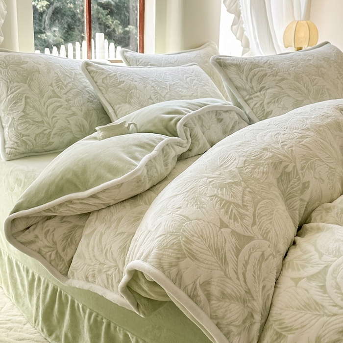 91家纺网 家纺一手货源 找家纺 亿品家纺 2025新款八斤立体雕花牛奶绒四件套 暮云春叶【绿】