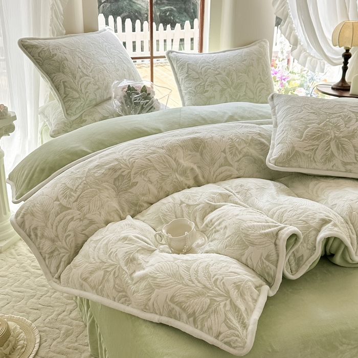 亿品家纺 2025新款八斤立体雕花牛奶绒四件套 暮云春叶【绿】