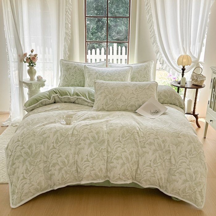 91家纺网 家纺一手货源 找家纺 亿品家纺 2025新款八斤立体雕花牛奶绒四件套 暮云春叶【绿】