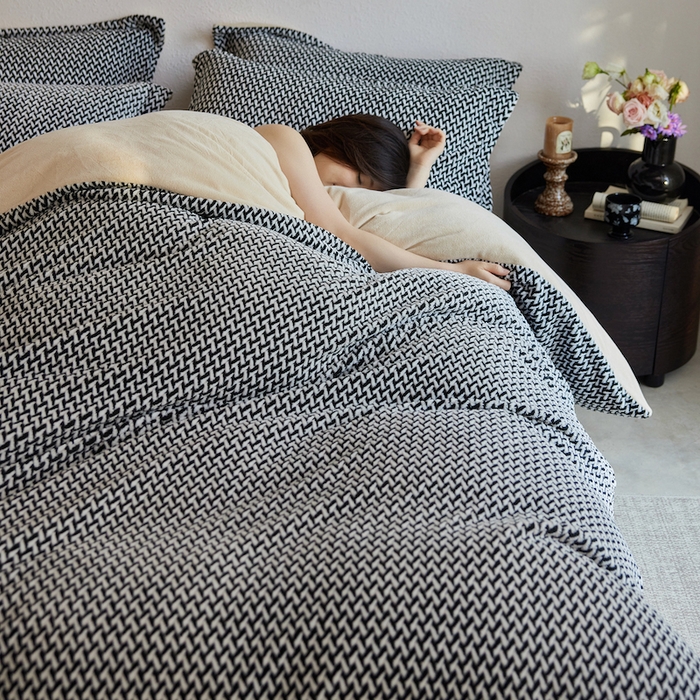 91家纺网 家纺一手货源 找家纺 （总）千朵森 2025新款加厚250克全消光提花印花牛奶绒-谧雅