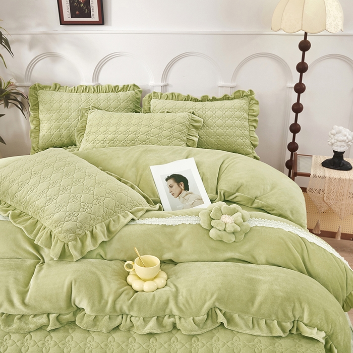 91家纺网 家纺一手货源 找家纺 苏木年华 2025新款牛奶绒床盖荷叶边四件套-花颜 花颜-抹茶绿