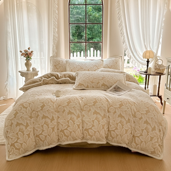 91家纺网 家纺一手货源 找家纺 亿品家纺 2025新款八斤立体雕花牛奶绒四件套 叶中花【卡其】