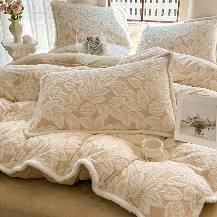 91家纺网 家纺一手货源 找家纺 亿品家纺 2025新款八斤立体雕花牛奶绒四件套 叶中花【卡其】