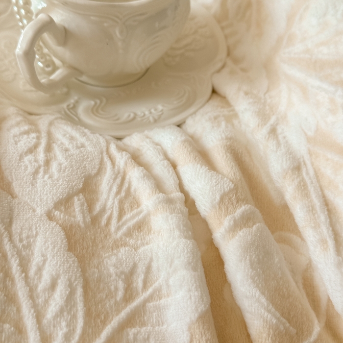 91家纺网 家纺一手货源 找家纺 亿品家纺 2025新款八斤立体雕花牛奶绒四件套 叶中花【卡其】