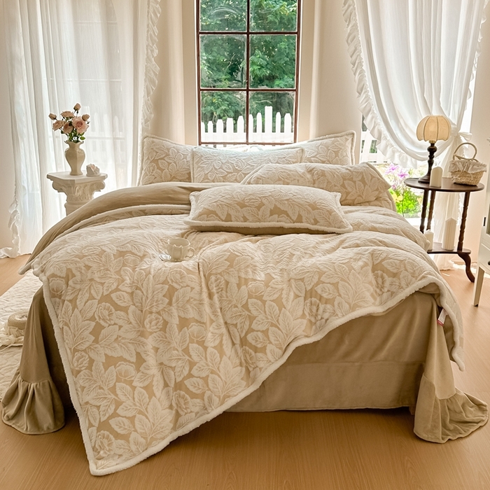 91家纺网 家纺一手货源 找家纺 亿品家纺 2025新款八斤立体雕花牛奶绒四件套 叶中花【卡其】