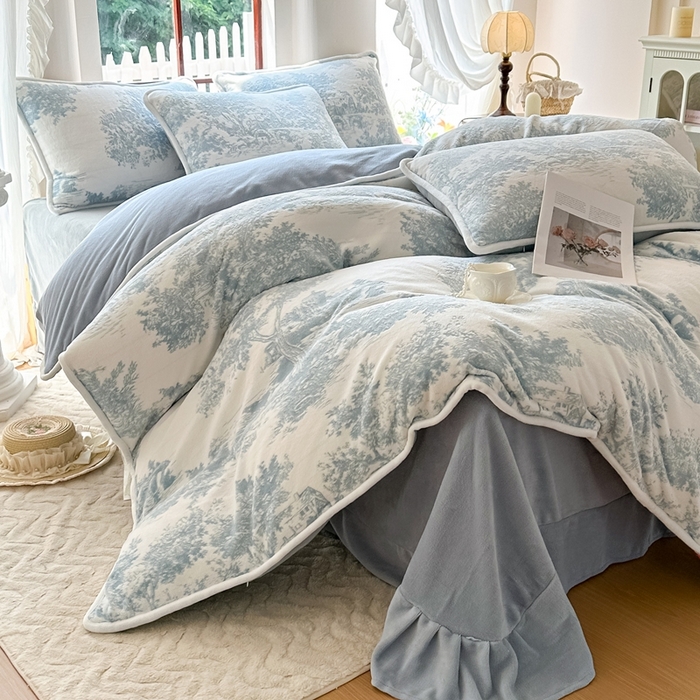 91家纺网 家纺一手货源 找家纺 亿品家纺 2025新款八斤立体雕花牛奶绒四件套 云思梦想【蓝】