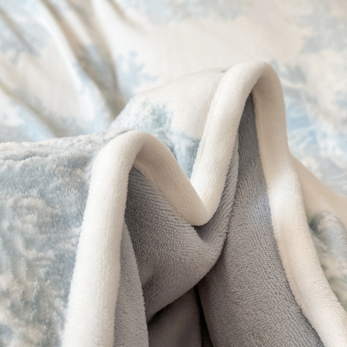 91家纺网 家纺一手货源 找家纺 亿品家纺 2025新款八斤立体雕花牛奶绒四件套 云思梦想【蓝】