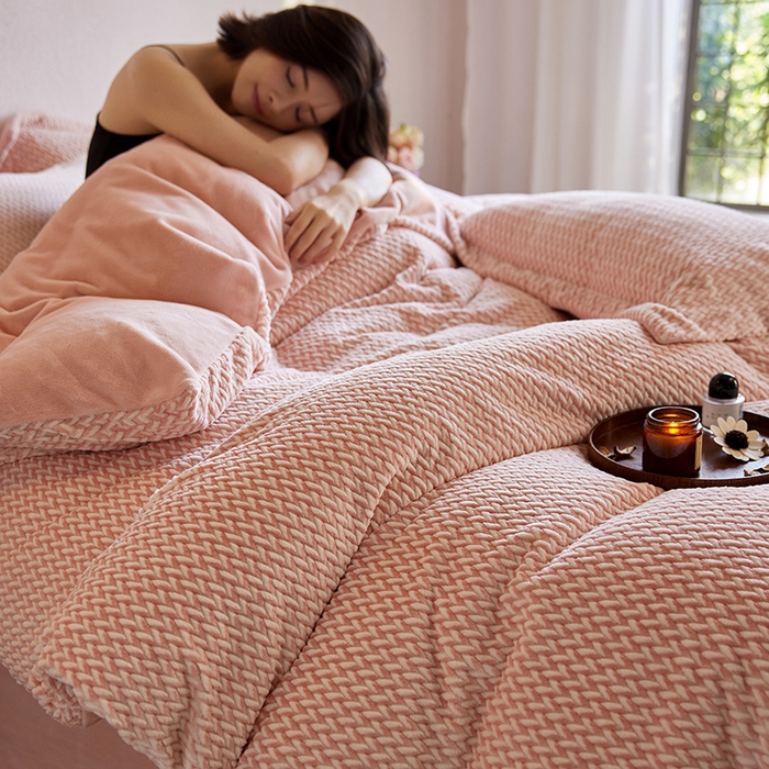 91家纺网 家纺一手货源 找家纺 （总）千朵森 2025新款加厚250克全消光提花印花牛奶绒-谧雅