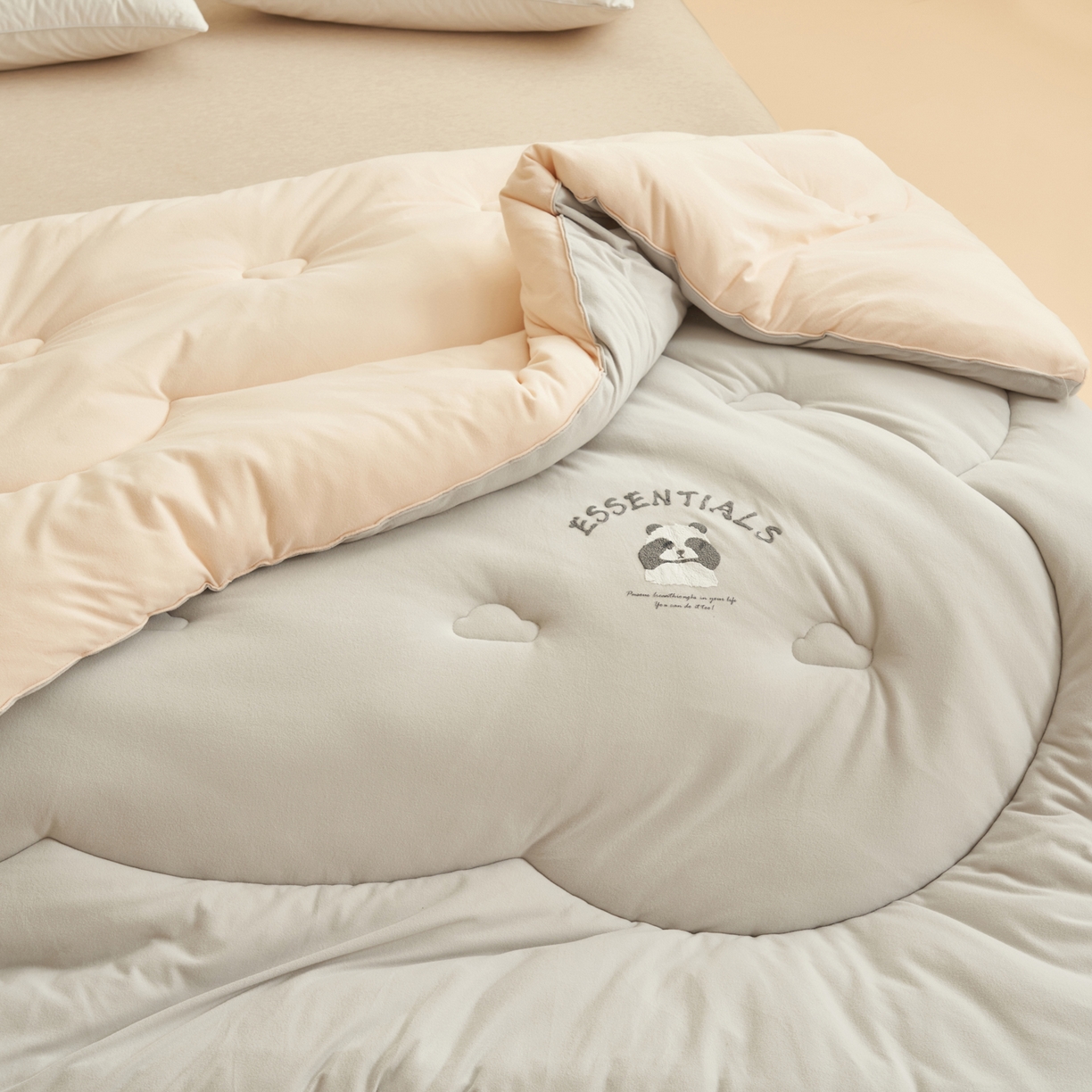 91家纺网 家纺一手货源 找家纺 （总）子由家居 2025新款针织德绒猫猫大豆冬被被子被芯