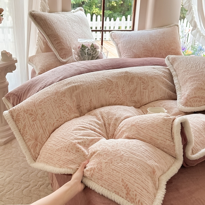 91家纺网 家纺一手货源 找家纺 亿品家纺 2025新款八斤立体雕花牛奶绒四件套 长夏叶蔓【桔】