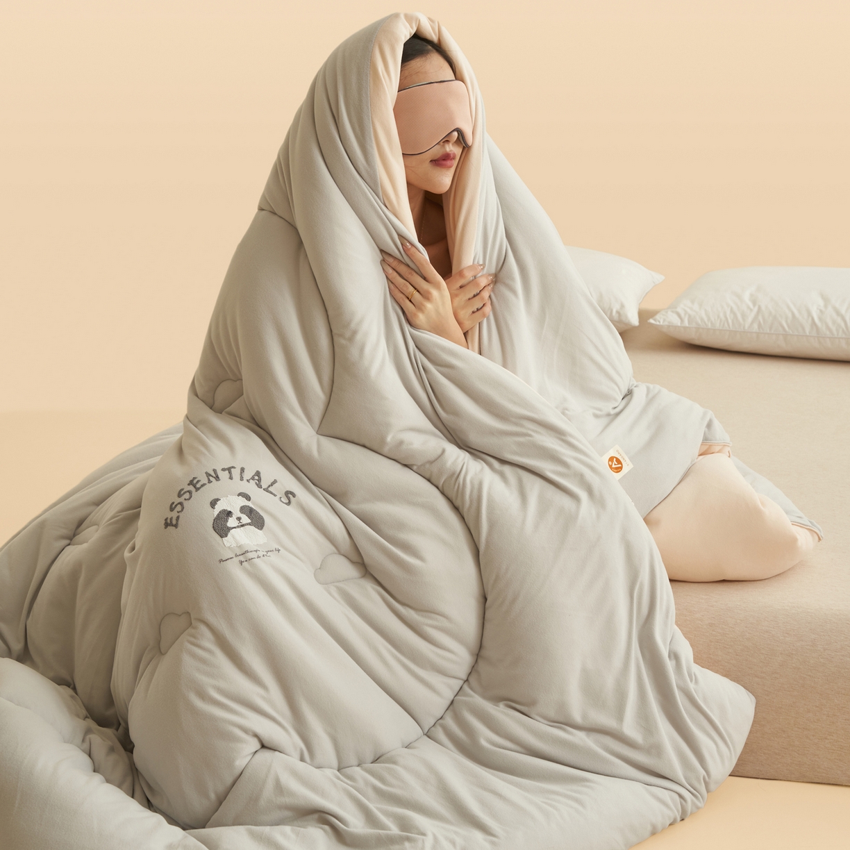 91家纺网 家纺一手货源 找家纺 子由家居 2025新款针织德绒猫猫大豆冬被被子被芯 猫猫被-淡灰