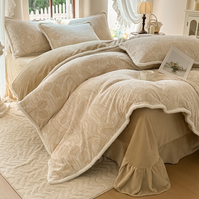 91家纺网 家纺一手货源 找家纺 亿品家纺 2025新款八斤立体雕花牛奶绒四件套 仲夏【卡其】