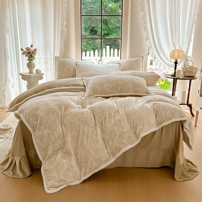 91家纺网 家纺一手货源 找家纺 亿品家纺 2025新款八斤立体雕花牛奶绒四件套 仲夏【卡其】