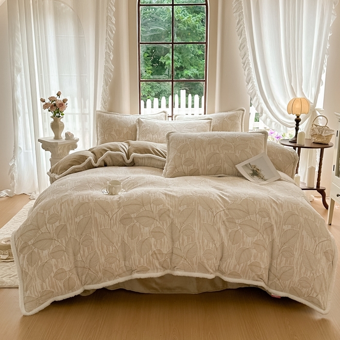 91家纺网 家纺一手货源 找家纺 亿品家纺 2025新款八斤立体雕花牛奶绒四件套 仲夏【卡其】