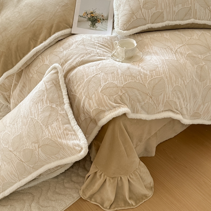 91家纺网 家纺一手货源 找家纺 亿品家纺 2025新款八斤立体雕花牛奶绒四件套 仲夏【卡其】