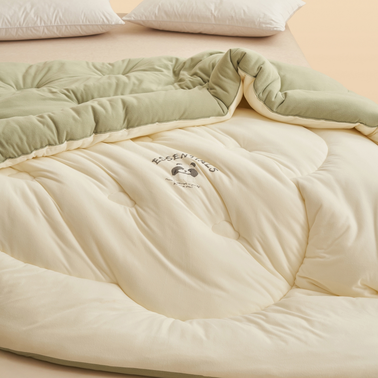 91家纺网 家纺一手货源 找家纺 子由家居 2025新款针织德绒猫猫大豆冬被被子被芯 猫猫被-奶杏