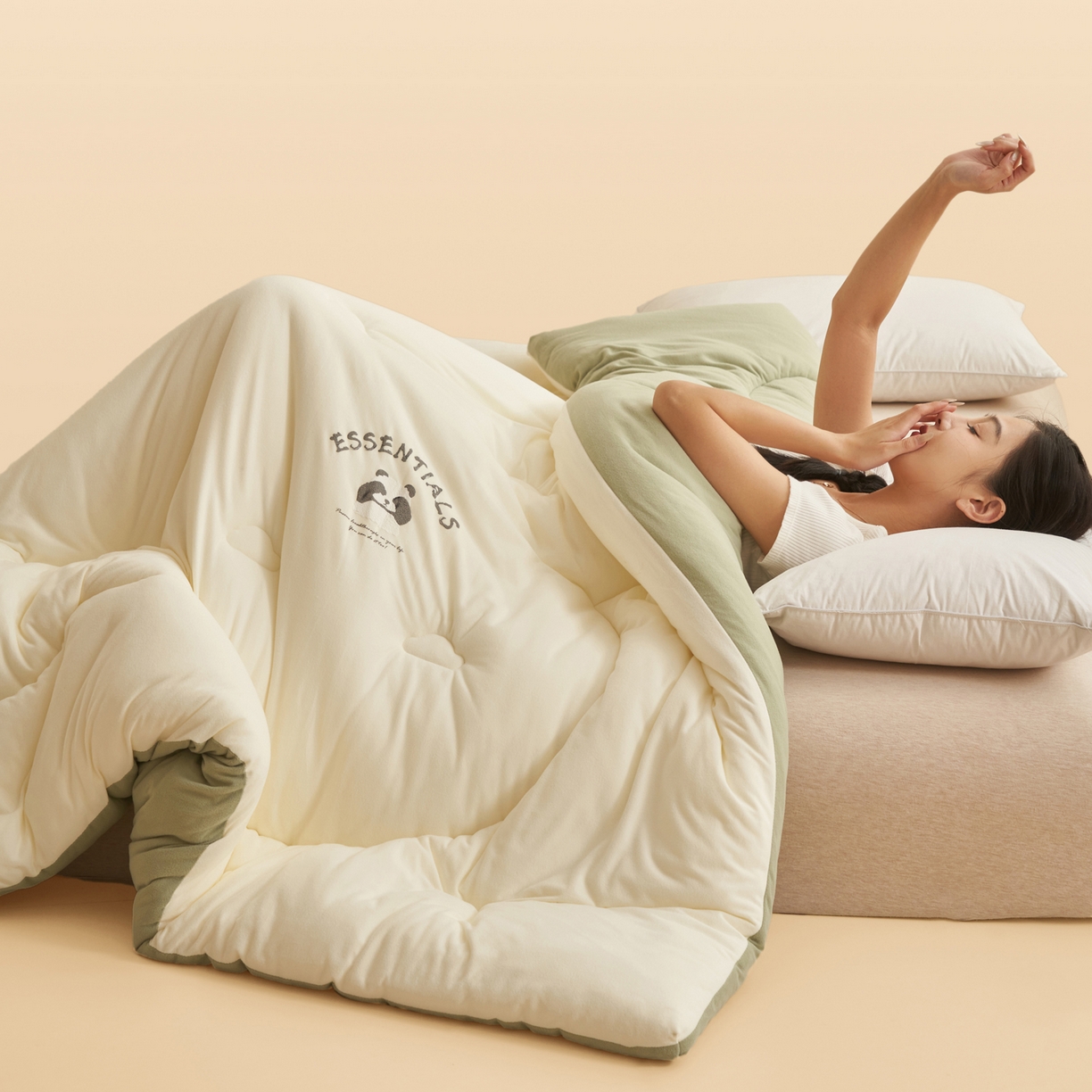 91家纺网 家纺一手货源 找家纺 子由家居 2025新款针织德绒猫猫大豆冬被被子被芯 猫猫被-奶杏