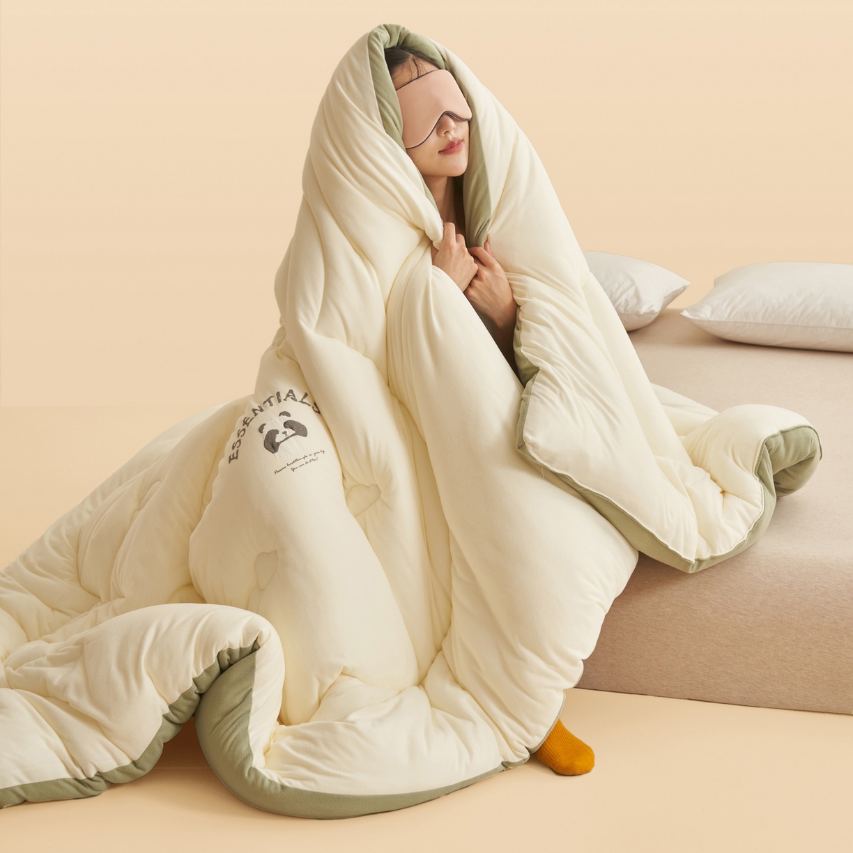 91家纺网 家纺一手货源 找家纺 子由家居 2025新款针织德绒猫猫大豆冬被被子被芯 猫猫被-奶杏