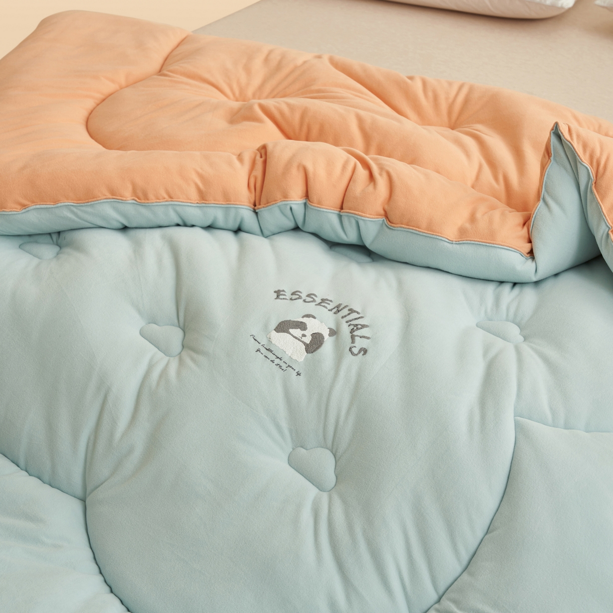 91家纺网 家纺一手货源 找家纺 子由家居 2025新款针织德绒猫猫大豆冬被被子被芯 猫猫被-浅绿