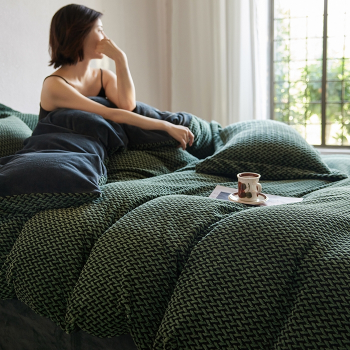 千朵森 2025新款加厚250克全消光提花印花牛奶绒-谧雅 谧雅墨绿