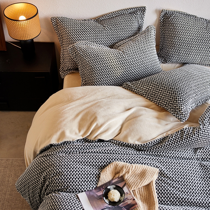 91家纺网 家纺一手货源 找家纺 千朵森 2025新款加厚250克全消光提花印花牛奶绒-谧雅 谧雅子墨  开版