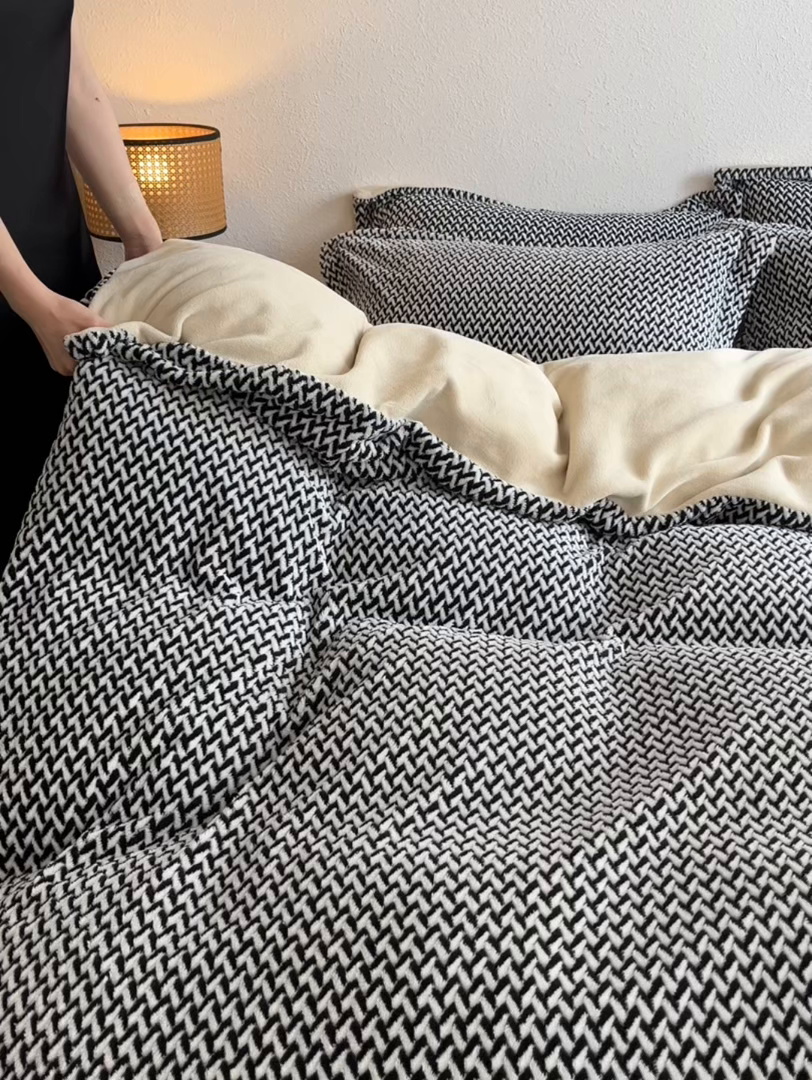 91家纺网 家纺一手货源 找家纺 千朵森 2025新款加厚250克全消光提花印花牛奶绒-谧雅 谧雅子墨  开版