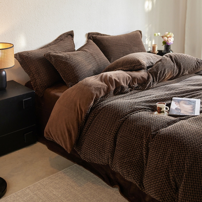 91家纺网 家纺一手货源 找家纺 千朵森 2025新款加厚250克全消光提花印花牛奶绒-谧雅 谧雅棕咖