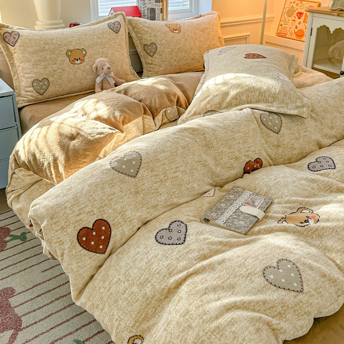 91家纺网 家纺一手货源 找家纺 卡普 2025新款牛奶绒印花单被套萌萌熊