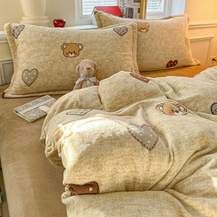 91家纺网 家纺一手货源 找家纺 卡普 2025新款牛奶绒印花单被套萌萌熊