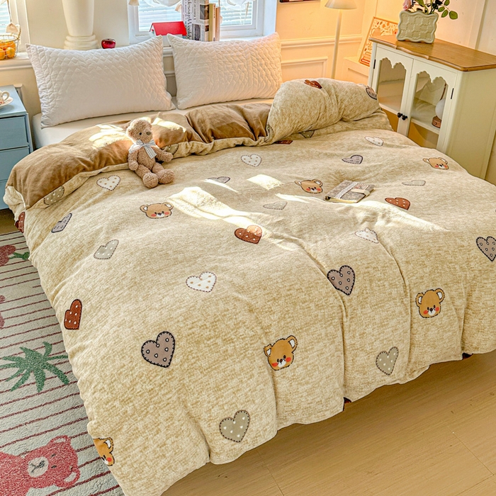 91家纺网 家纺一手货源 找家纺 卡普 2025新款牛奶绒印花单被套萌萌熊