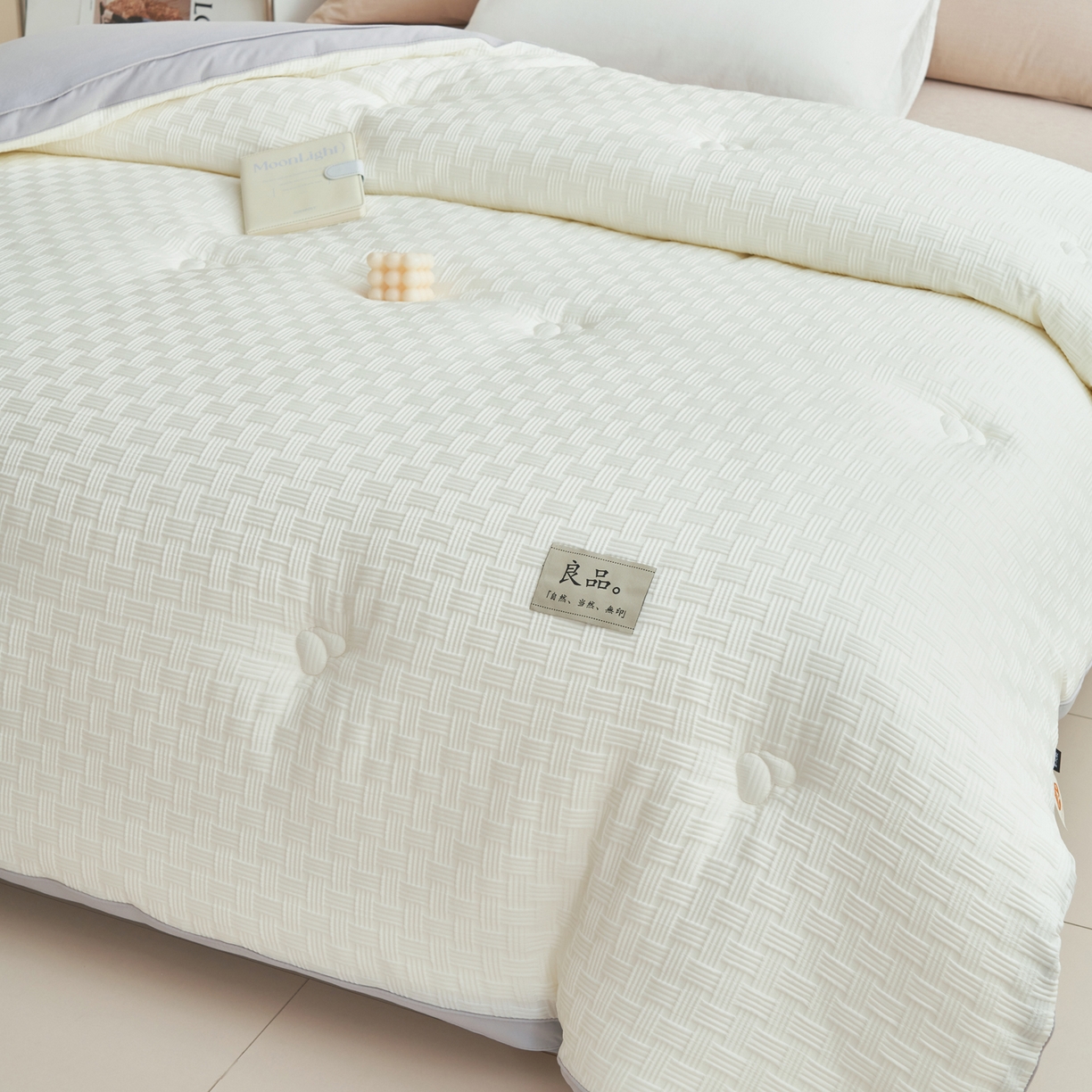 91家纺网 家纺一手货源 找家纺 子由家居 2025新款针织良品格拼色大豆纤维冬被被子被芯 良品格-白+灰