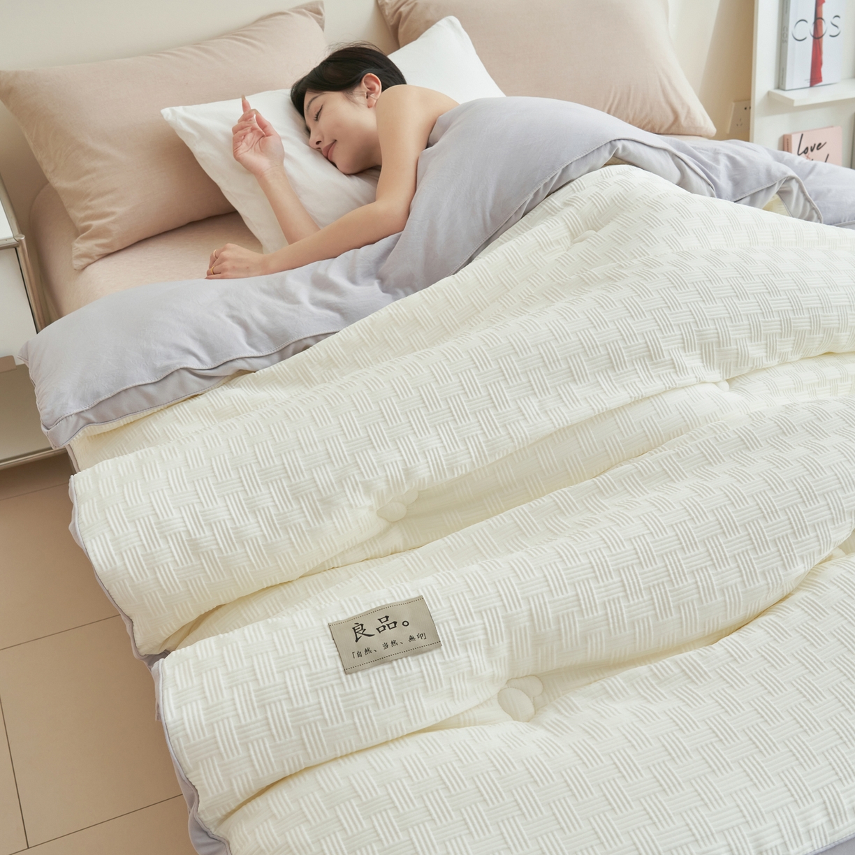 91家纺网 家纺一手货源 找家纺 子由家居 2025新款针织良品格拼色大豆纤维冬被被子被芯 良品格-白+灰