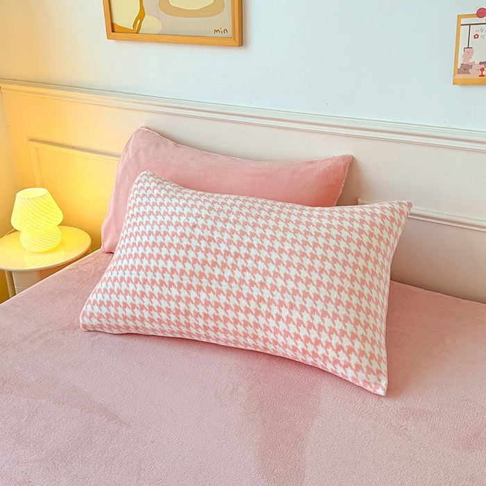 91家纺网 家纺一手货源 找家纺 卡普 2025新款牛奶绒印花单被套千鸟格