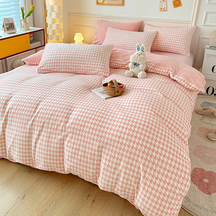 91家纺网 家纺一手货源 找家纺 卡普 2025新款牛奶绒印花单被套千鸟格