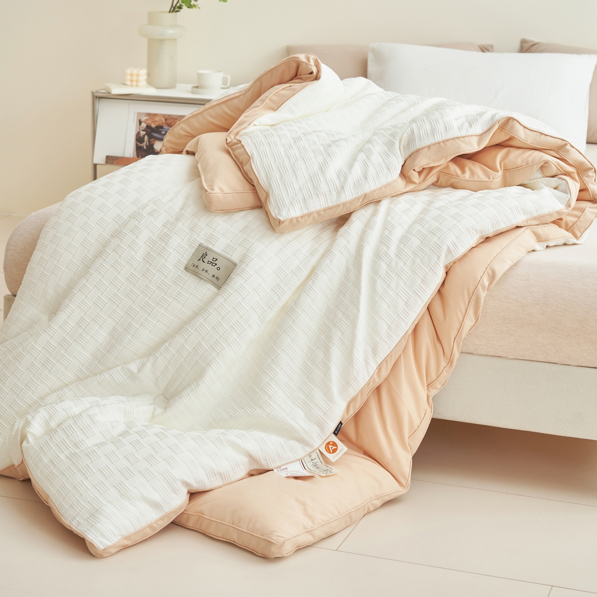 91家纺网 家纺一手货源 找家纺 子由家居 2025新款针织良品格拼色大豆纤维冬被被子被芯 良品格-白+杏