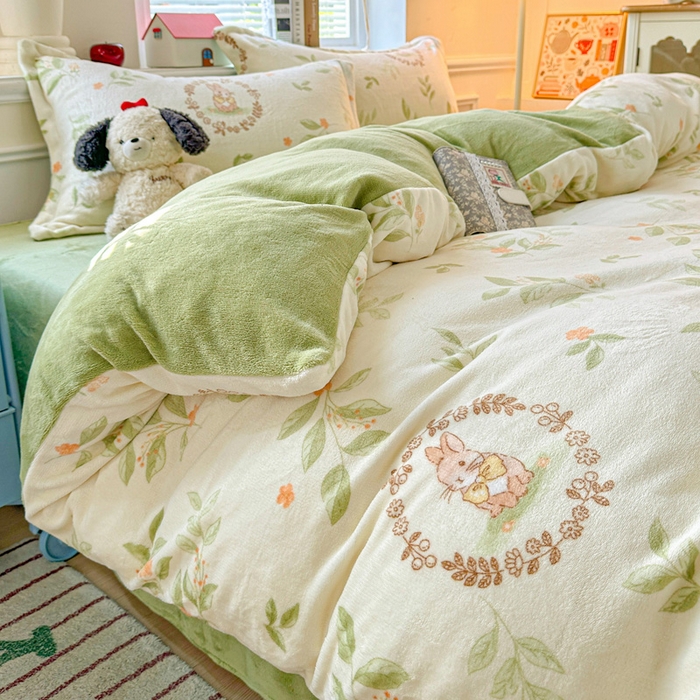 91家纺网 家纺一手货源 找家纺 卡普 2025新款牛奶绒印花单被套森林小兔