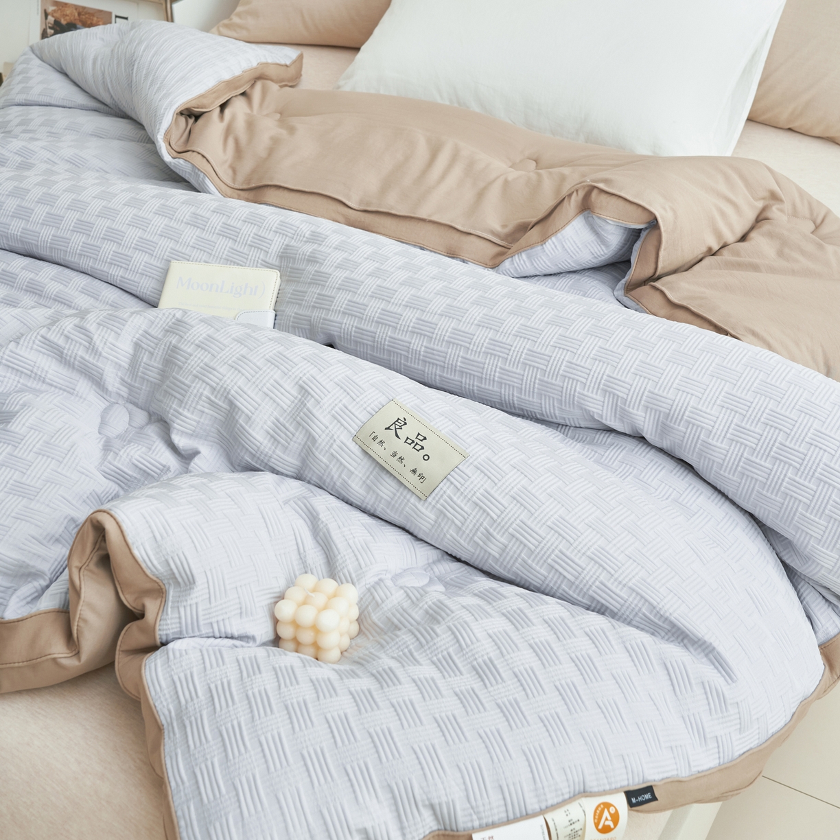 91家纺网 家纺一手货源 找家纺 子由家居 2025新款针织良品格拼色大豆纤维冬被被子被芯 良品格-灰+驼