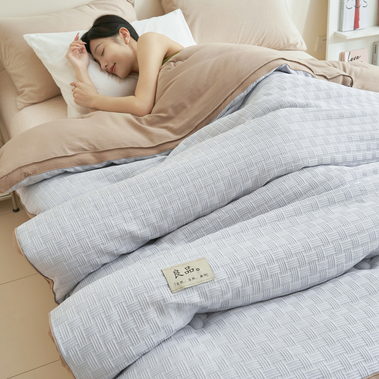 91家纺网 家纺一手货源 找家纺 子由家居 2025新款针织良品格拼色大豆纤维冬被被子被芯 良品格-灰+驼
