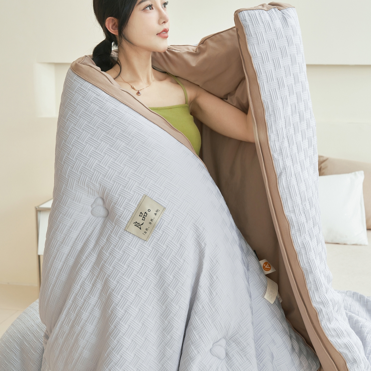 91家纺网 家纺一手货源 找家纺 子由家居 2025新款针织良品格拼色大豆纤维冬被被子被芯 良品格-灰+驼